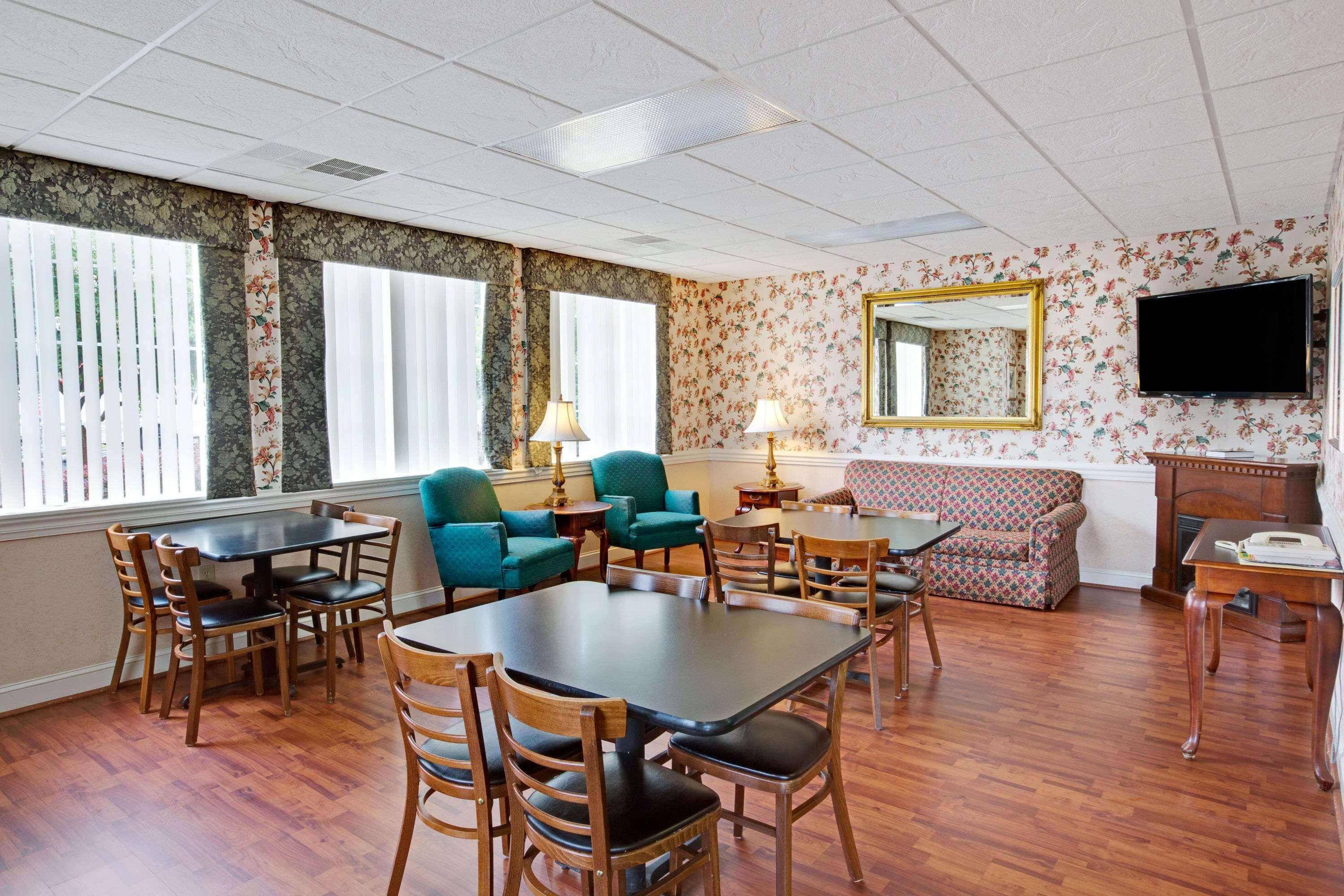 Super 8 By Wyndham Salisbury Hotel Kültér fotó